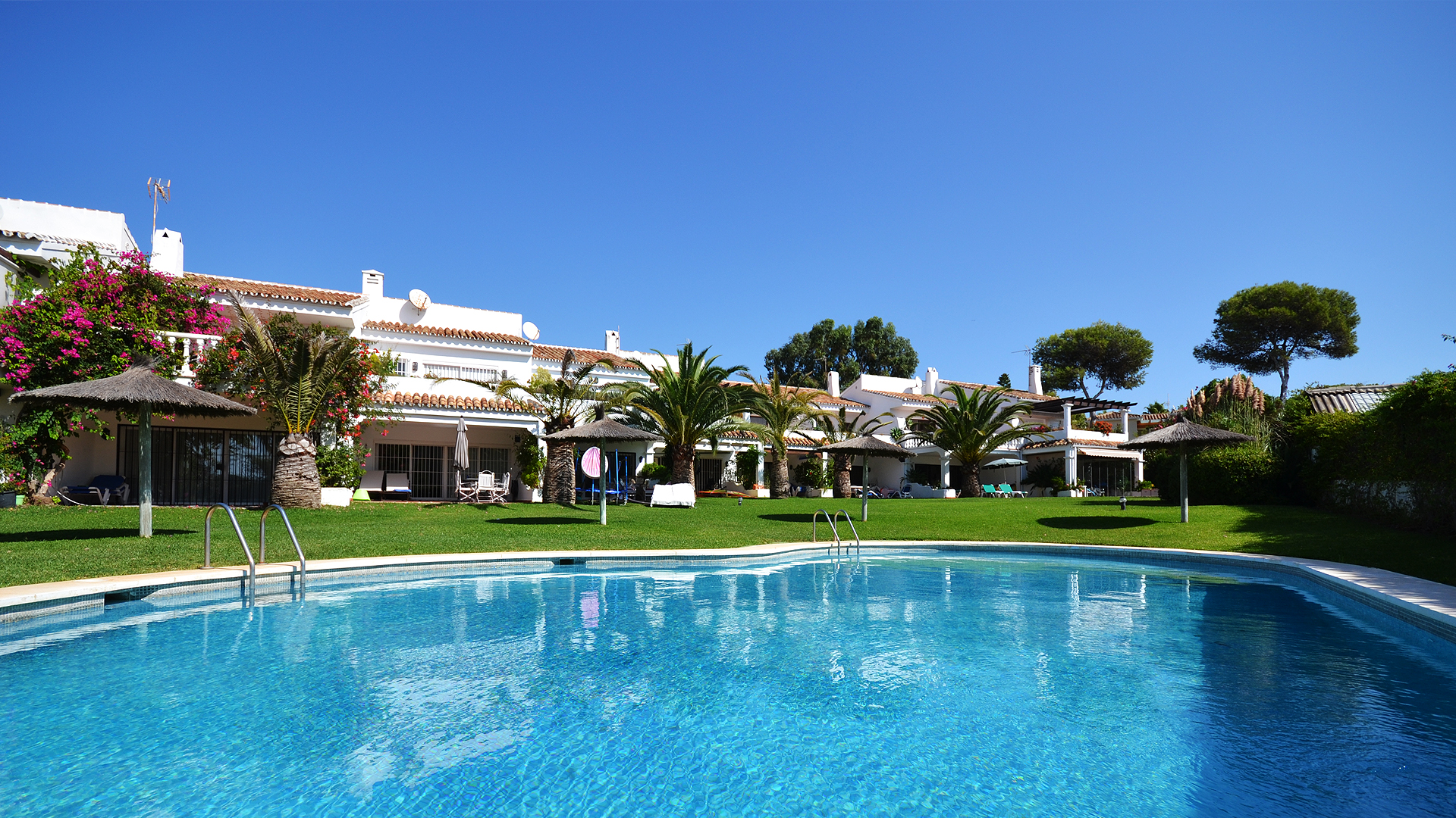 RE-MCS-002 | Holiday home at the beach with swimming pool and tennis court, golf nearby